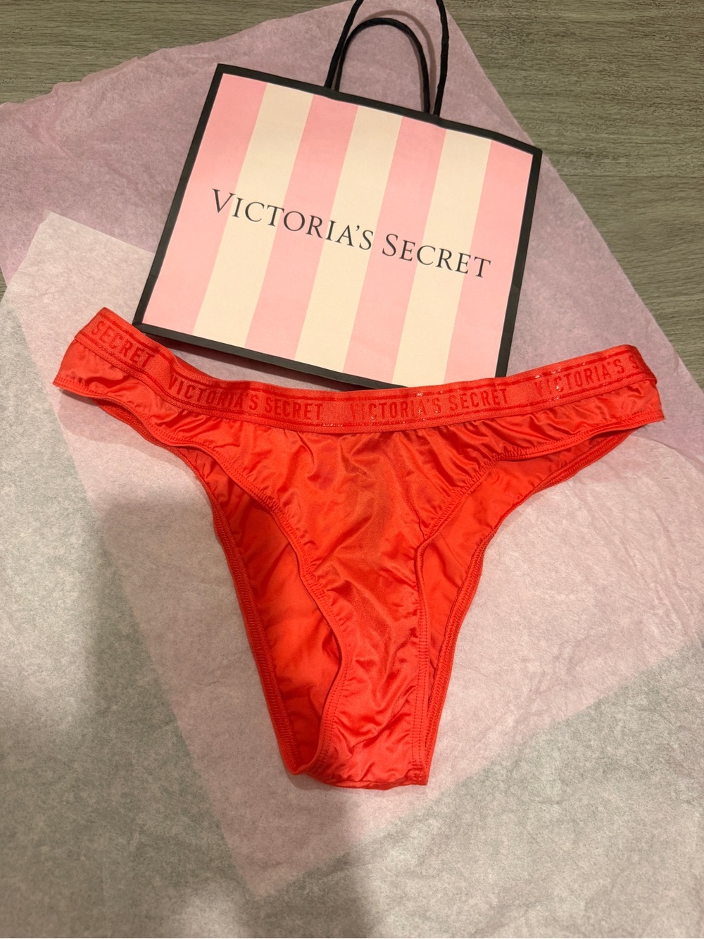New Victoria's Secret Red/pink Brazilian panties S - it was first addition